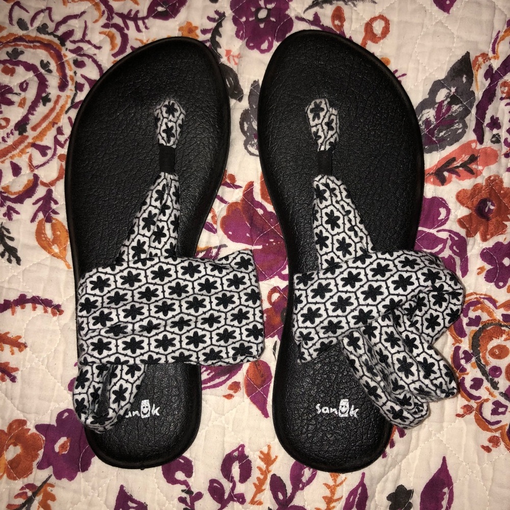 Worn ONCE : Sanuk Sandals !!